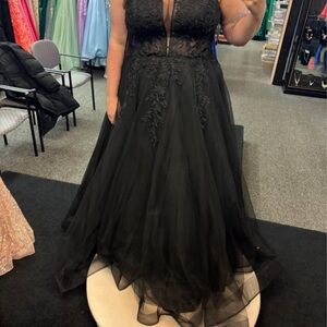 Elegant Black Lace Evening Gown